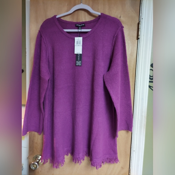 Sweater - Picture 1 of 1